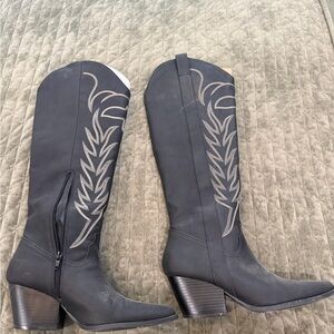 Stylish Black Western Boots